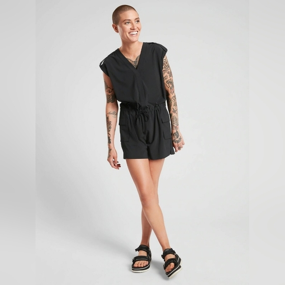 Athleta Sutton Romper In Black Size 6 Commute Travel Active Lightweight - Picture 1 of 7